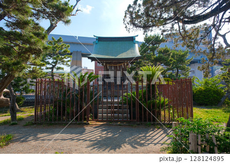 神奈川県横浜市 金沢八景、琵琶島神社（瀬戸神社境内社） 128124895