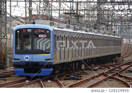 西武池袋線直通:みなとみらい線Y500系電車(各停-8両編成) 西武池袋線直通:みなとみらい線Y500系電車(各停-8両編成) 128124959