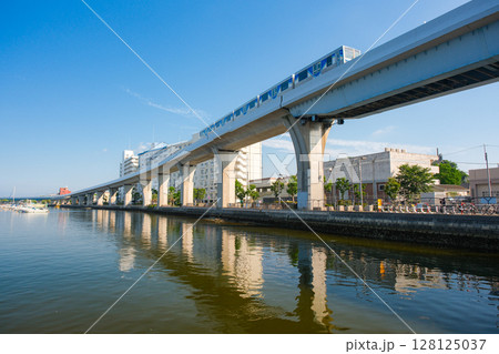 神奈川県横浜市 金沢八景、海沿いの街並み 神奈川県横浜市 金沢八景、海沿いの街並み 128125037