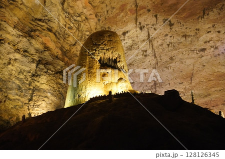 Zhangjiajie, Hunan Province, China - March 12, 2025: The beautiful interior of the Huanglong Cave in Zhangjiajie.ean landscapes within the cave. 128126345