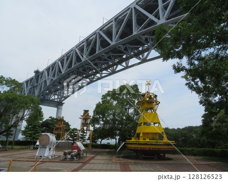 瀬戸大橋記念公園　架橋機器展示広場 128126523
