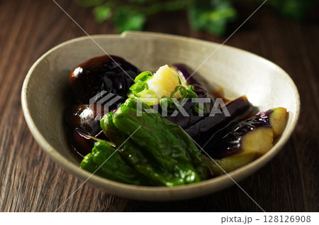 茄子の揚げびたし 128126908