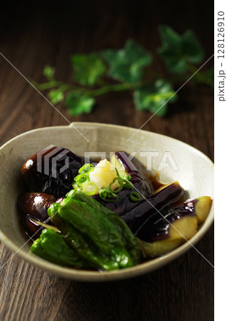 茄子の揚げびたし 128126910
