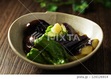 茄子の揚げびたし 128126914