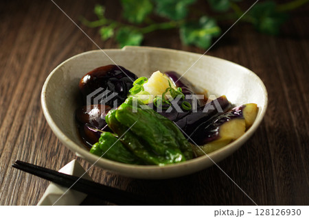 茄子の揚げびたし 128126930