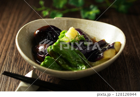 茄子の揚げびたし 128126944