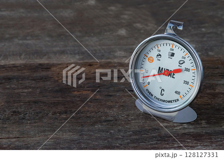 Oven thermometer with analog dial, measure of high temperatures. 128127331