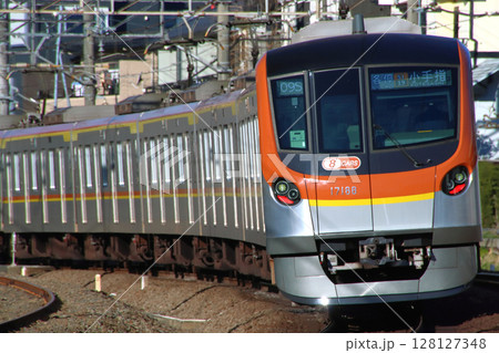 ［F］東京メトロ副都心線17000系電車（各停-8両編成：西武池袋線直通） 128127348