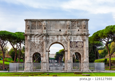 The Arch of Constantine in Rome at sunset, Rome, Italy. The arch is located near the Colosseum. 128127980