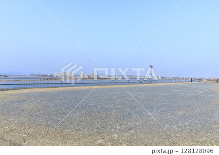 湖西市、今切の丘から眺める弁天島の遠景 128128096