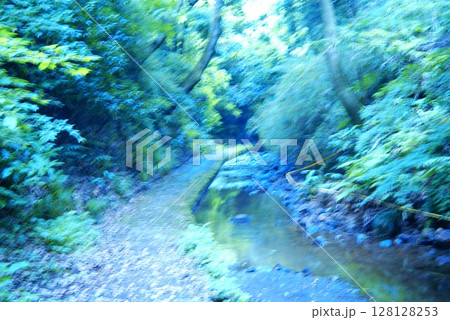 カラー 川 水 石 岩(2025年7月登録) カラー 川 水 石 岩(2025年7月登録) 128128253