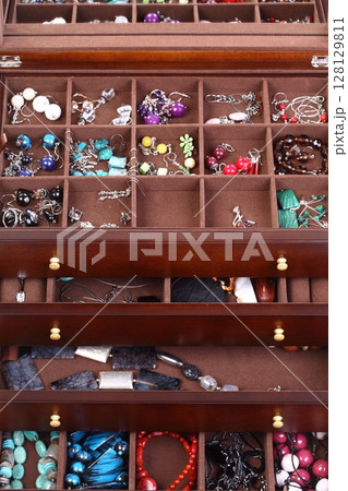 box dark wooden jewellery 128129811