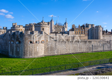 This historic citadel stands on the north bank of the River Thames in central London, showcasing impressive architecture and centuries of royal history under a clear blue sky. This historic citadel stands on the north bank of the River Thames in central London, showcasing impressive architecture and centuries of royal history under a clear blue sky. 128130641