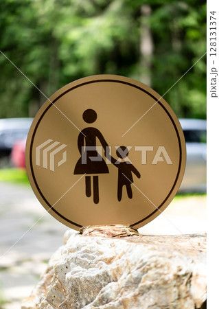 parent and child pedestrian sign mounted on natural stone parent and child pedestrian sign mounted on natural stone 128131374