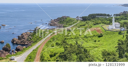 「青森県」八戸市の美しい種差海岸沿いを空撮 128131999