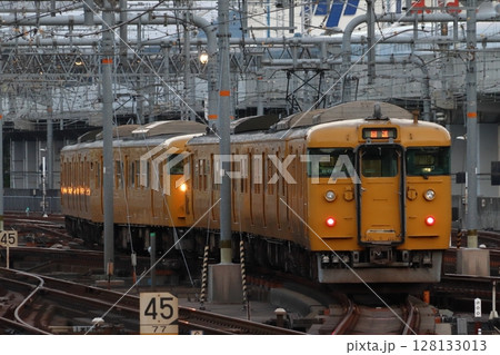 ［JR-S］山陽本線115系電車（姫路駅着後の回送列車） 128133013