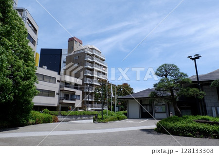 国立能楽堂の園庭から見た千駄ヶ谷の街並み 国立能楽堂の園庭から見た千駄ヶ谷の街並み 128133308