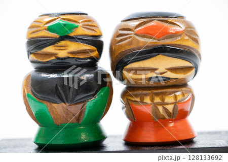 アイヌ 木彫りの人形 128133692