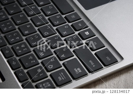 ノートパソコンイメージ 128134017