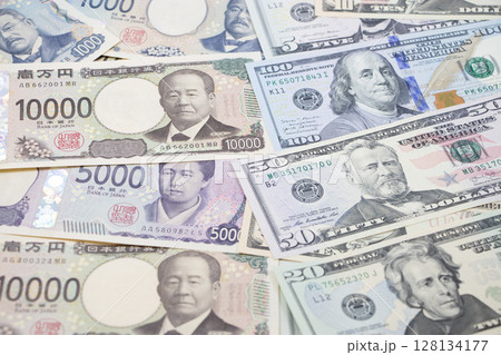 ドル 日本円 128134177