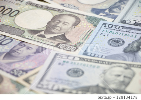 ドル 日本円 128134178