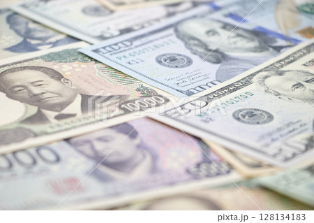 ドル紙幣 日本円 ドル紙幣 日本円 128134183