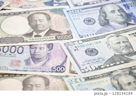 ドル紙幣 日本円 128134184