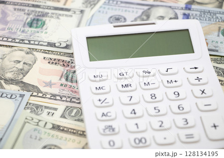 ドル 電卓 128134195