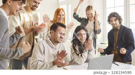 Happy business people, students online laptop watch, confident skilled leader sale success 128134590