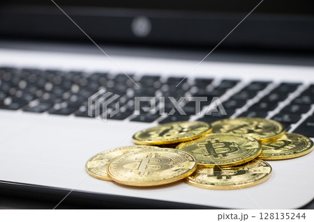 仮想通貨 パソコン 128135244