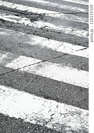 横断歩道 横断歩道 128135326