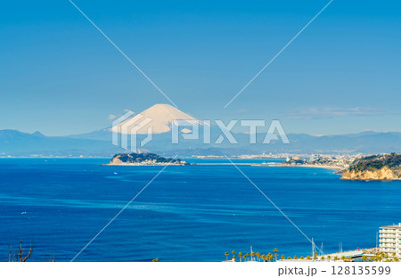 富士山と江ノ島 富士山と江ノ島 128135599