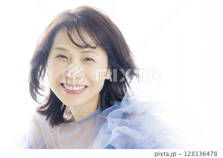 美しいミドル女性 美しいミドル女性 128136478