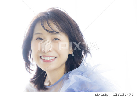 美しいミドル女性 美しいミドル女性 128136479