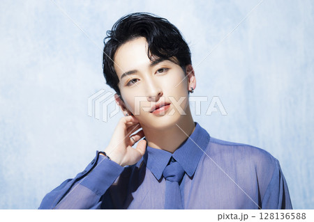 若い男性のポートレート 若い男性のポートレート 128136588