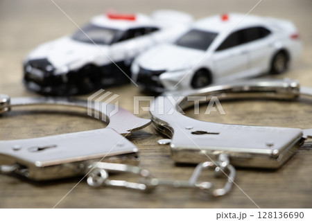 手錠 パトカー 手錠 パトカー 128136690