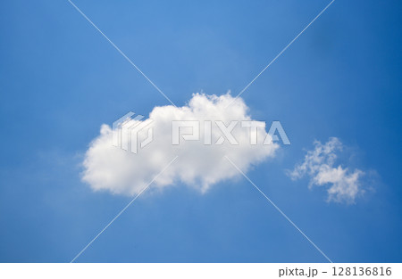 青空と浮雲 128136816
