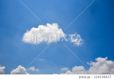 青空と浮雲 128136817