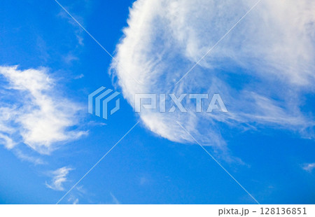 青空と雲のイメージ風景 青空と雲のイメージ風景 128136851