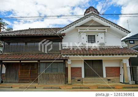 山形県　大江町　内町・横町通りの街並み 128136901