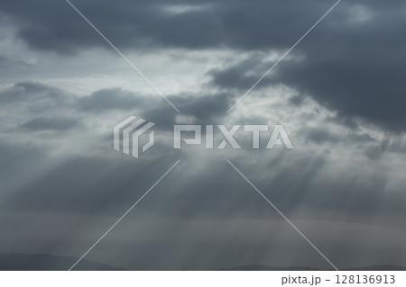 曇り空 128136913