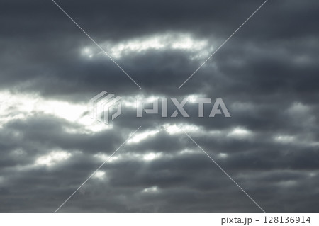 曇り空 曇り空 128136914