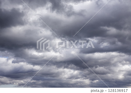 曇り空 曇り空 128136917