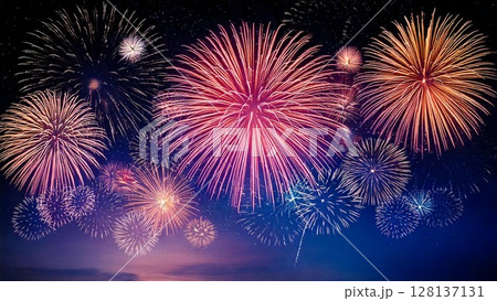夜空に輝く綺麗で美しい打ち上げ花火のイメージ 背景素材 16:9サイズ AI生成素材 128137131