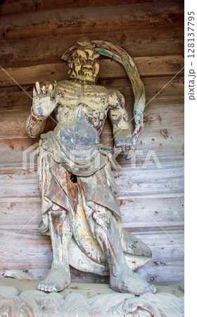 山形県　寒河江市　国史跡本山慈恩寺の仁王門　吽形像 128137795