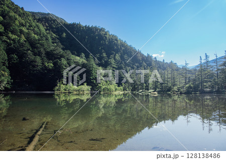 <長野>上高地の絶景 明神池 <長野>上高地の絶景 明神池 128138486