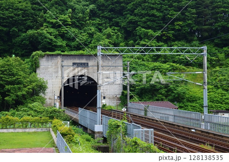本州側の青函トンネル 北海道方面のへの入口（青森県今別町） 128138535
