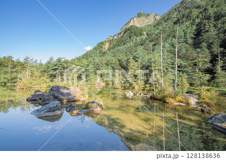 ＜長野＞上高地の絶景　明神池　二之池 128138636