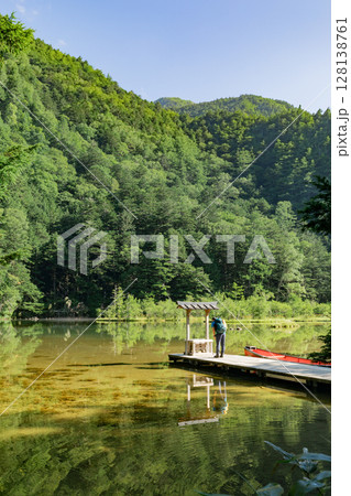 <長野>上高地の絶景 穗髙神社奥宮 <長野>上高地の絶景 穗髙神社奥宮 128138761