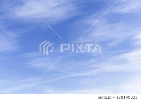 初夏の空、湿気を含む空の風景-3 初夏の空、湿気を含む空の風景-3 128140023